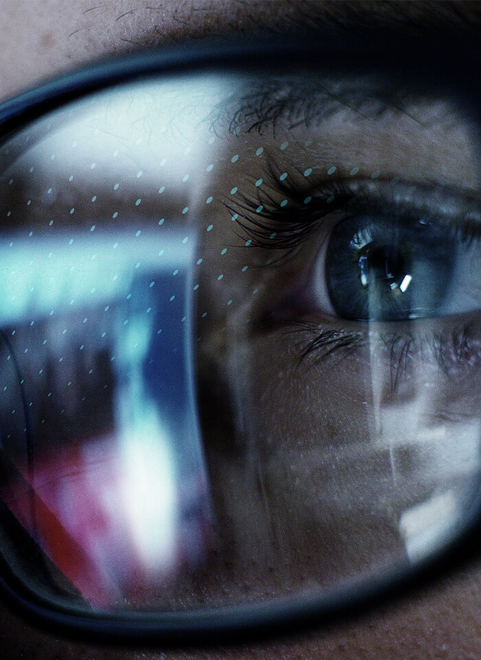 Auge schaut durch eine Brille - Visualtraining von Dynamic Eye aus Köln
